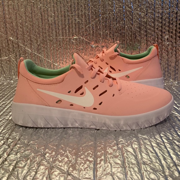 nike nyjah free pink